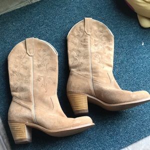Women’s cowboy boots